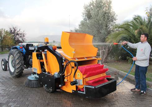 MARATHON TRACTOR TOWED ROAD SWEEPER MACHINE